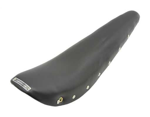 20" Banana Saddle Vinyl Eyelet Black.