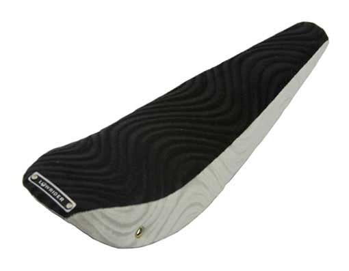 20" Banana Saddle Velour Black/White.